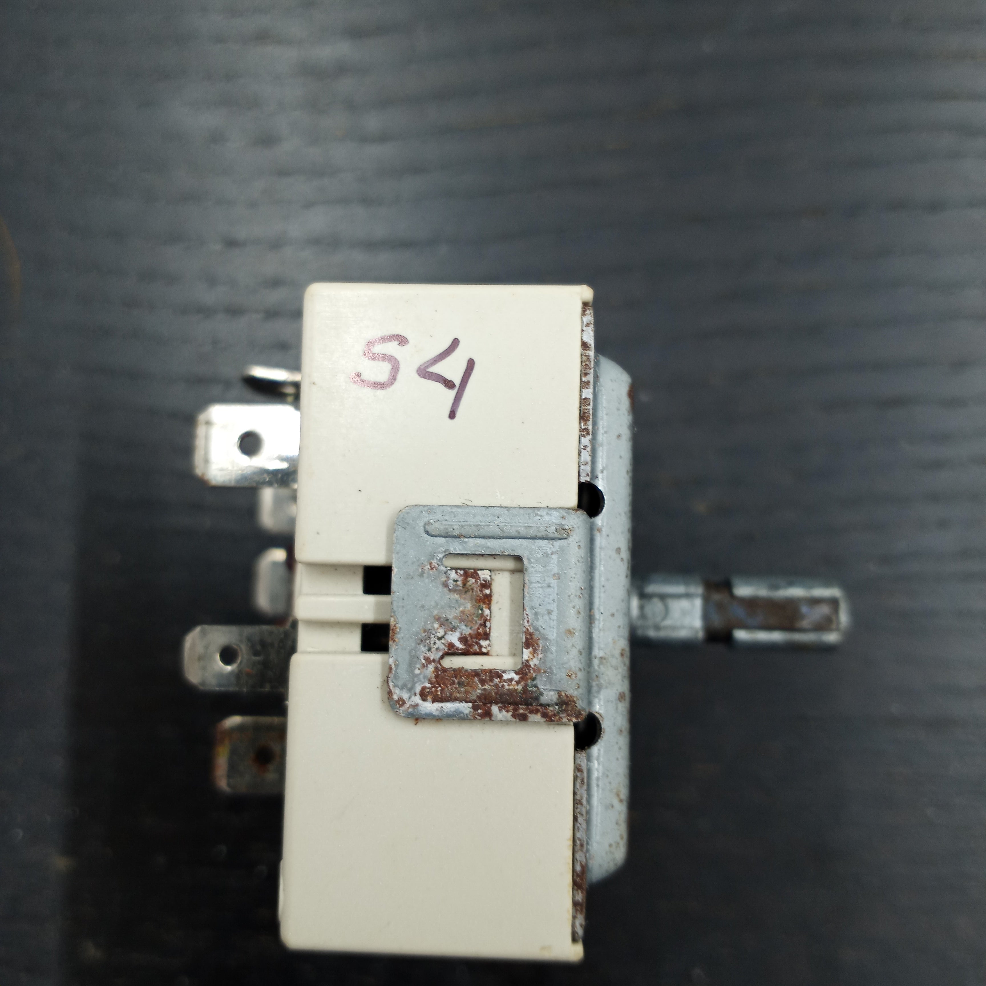 GE Stove Surface Element Control Switch WB24T10119 (5059079042) GE Stove Surface Element Control Switch WB24T10119 (5059079042)